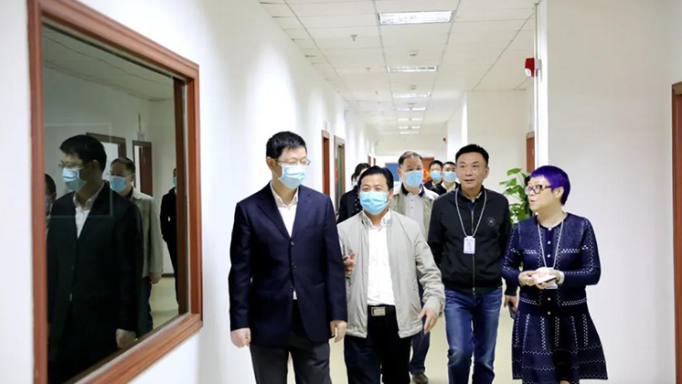 省政府口岸辦副主任、省商務(wù)廳口岸處處長羅專一行蒞臨炬神電子開展聯(lián)點服務(wù)工作
