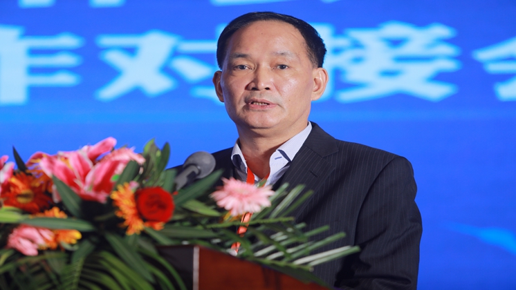 【開放郴州·相約湘臺(tái)會(huì)】市委副書記、代市長(zhǎng)吳巨培為炬神電子點(diǎn)贊，公司董事長(zhǎng)楊譓鵬大會(huì)發(fā)言