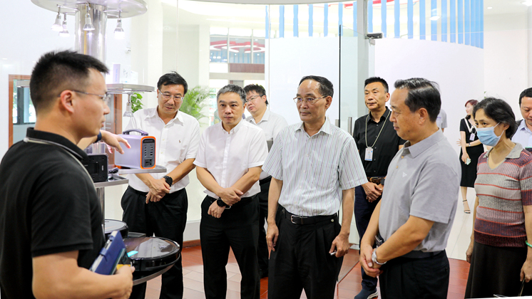 全國(guó)政協(xié)委員（廣東省委原常委、省紀(jì)委原書記）黃先耀一行考察炬神電子
